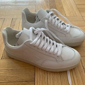Veja V-12 Leather Extra White Size 36 (5)